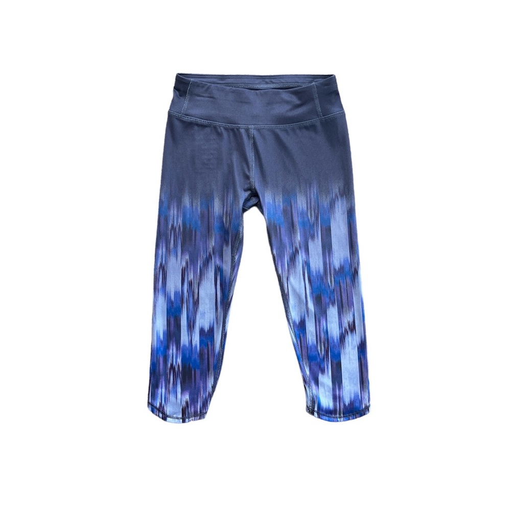 ⭐️ All in motion cropped leggings.  Size S. 6/6X. Blue and purple print.